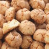 Amaretti artigianali cotti in forno a legna